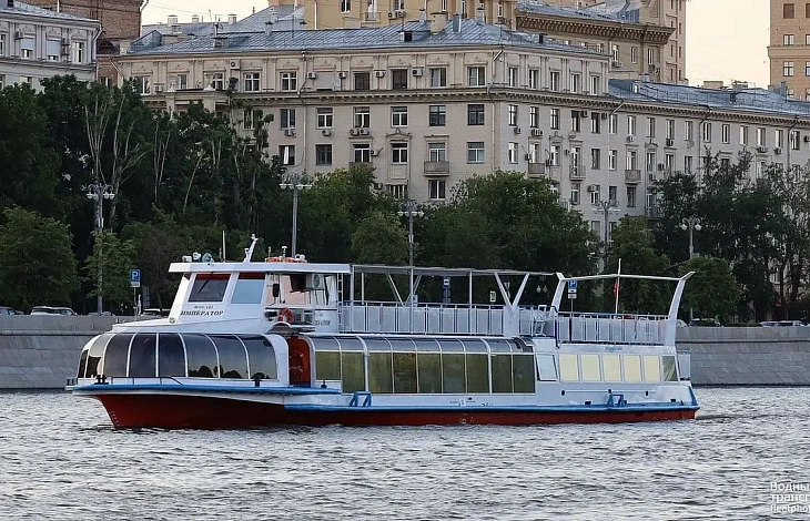 Теплоход Император